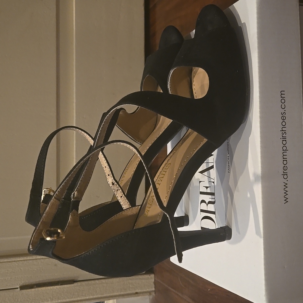 Black Women's LOW Heels - Picture 2 of 8